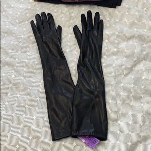 NWT Prius Long Leather Gloves
